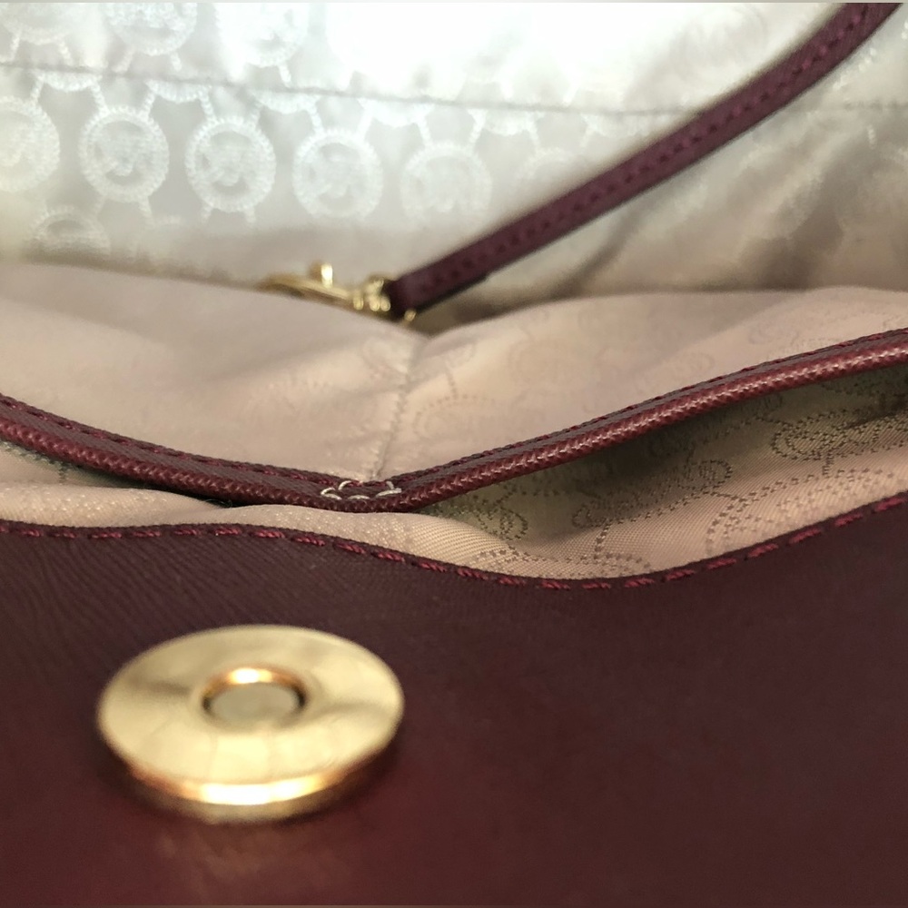 Michael Kors Hamilton Bag - Picture 8 of 16